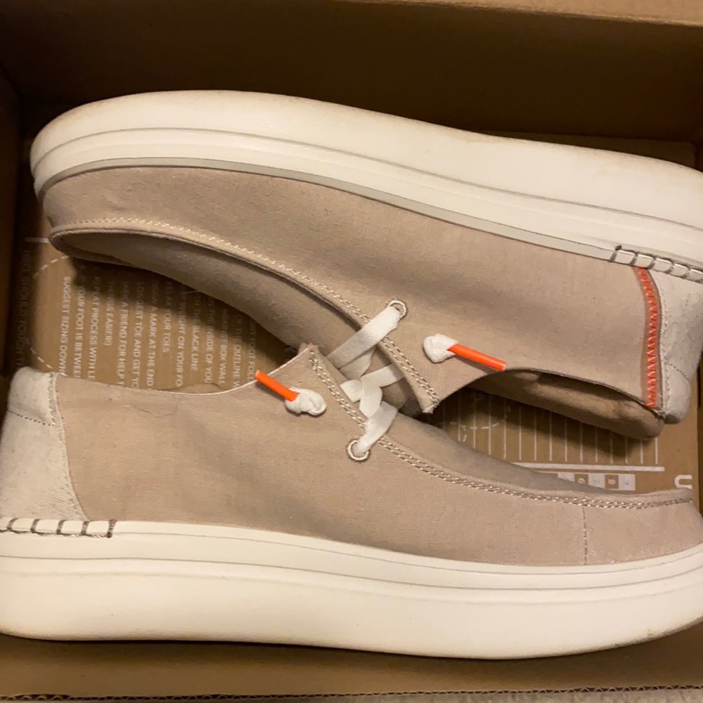 Hey Dude size 9 Wendy Rise Chambray Sandshell